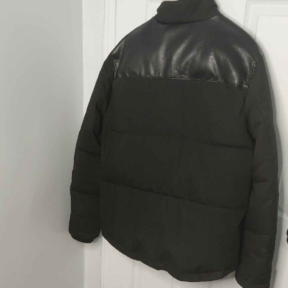 Levi's Black Puffer Jacket - Picture 9 of 9